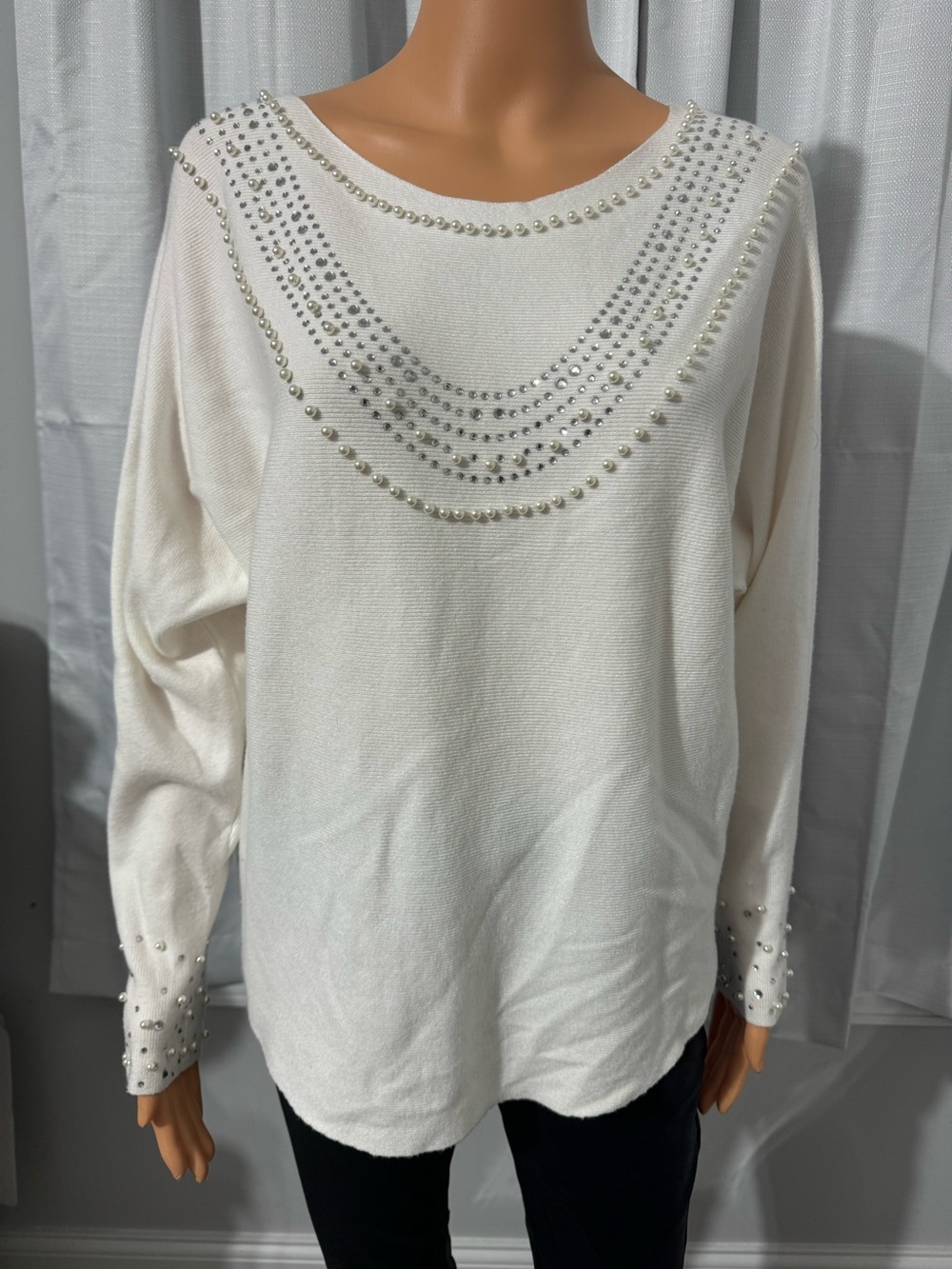 Pretty Liv Milano size M white pearl rhinestone accent pullover sweater new